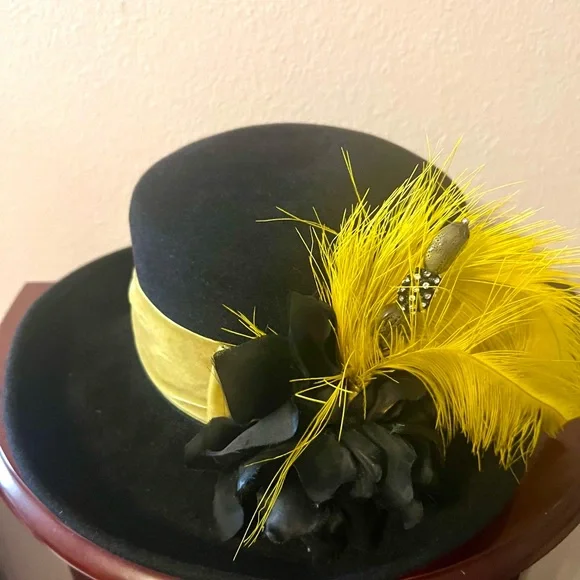Beautiful black fur felt Annie with chartreuse ostrich hat display picture 2